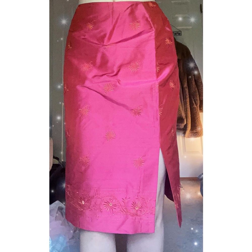 Long Hot pink skirt with open slit on the side, floral pattern US size 6